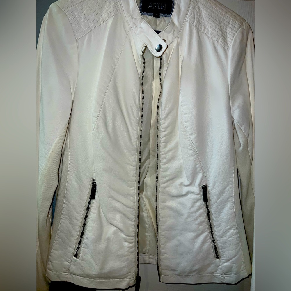 Apt. 9 Women’s white faux leather coat